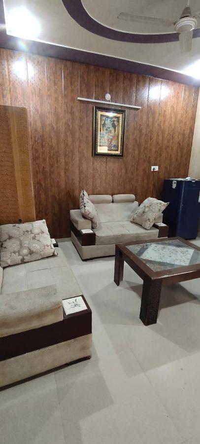 Radha Madhav Apartman Vrindávan Kültér fotó