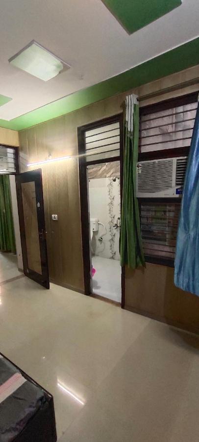 Radha Madhav Apartman Vrindávan Kültér fotó